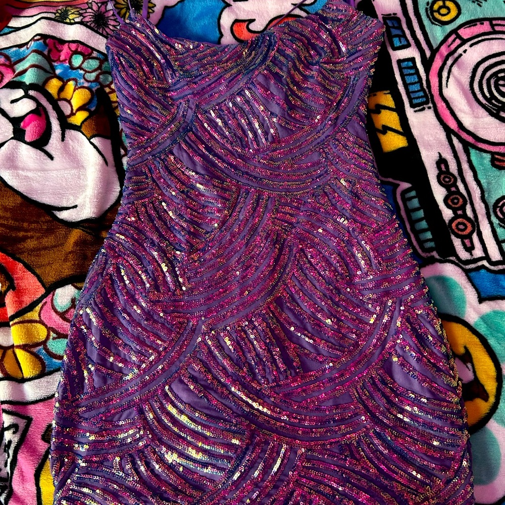 Beautiful sequence, detailed homecoming spaghetti strap dress fits like a medium
